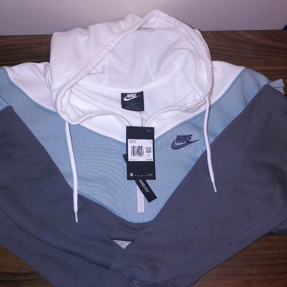 Nike Women's plus size hoodie - Picture 2 of 2